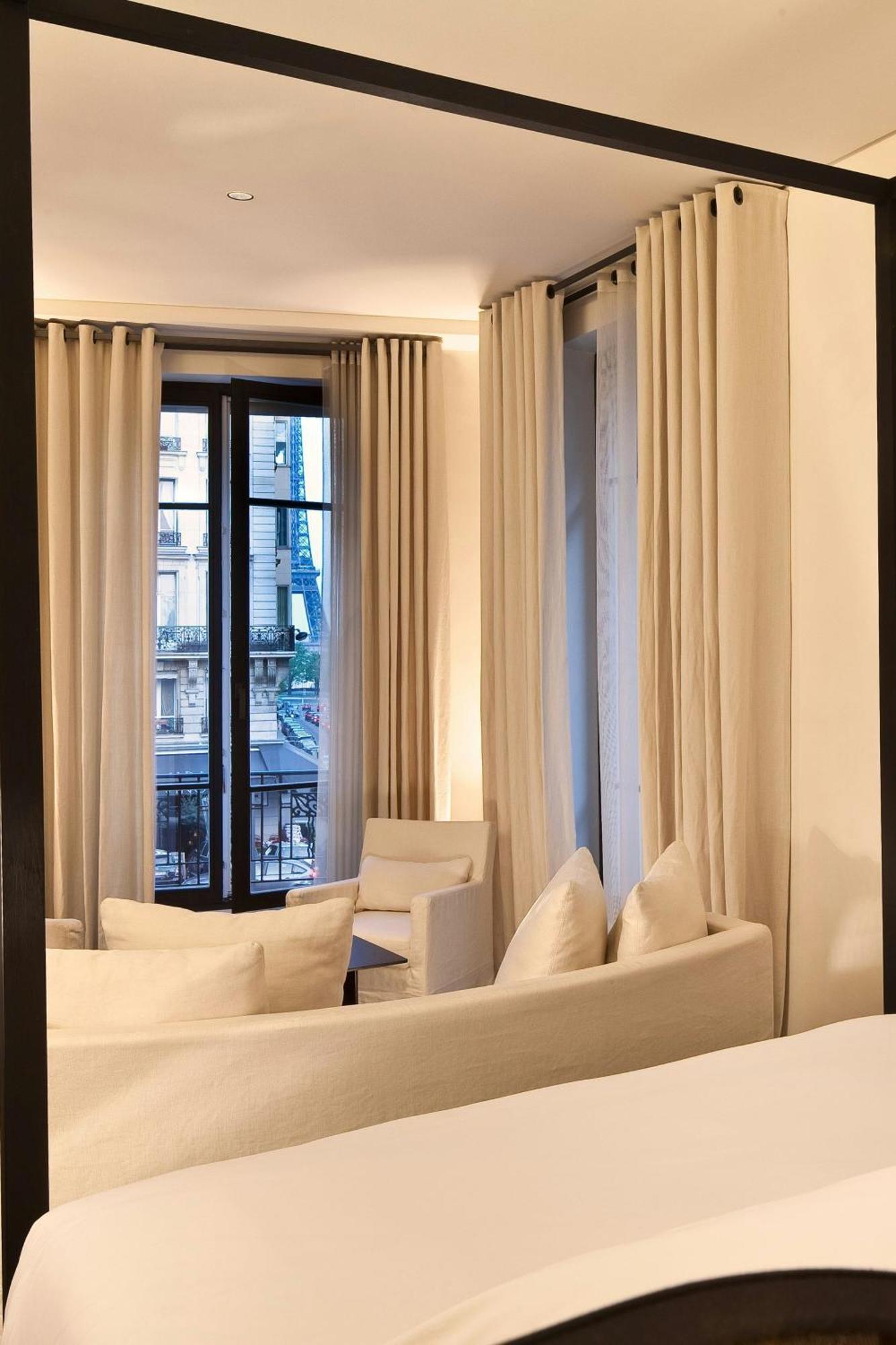 Le Metropolitan, Tour Eiffel, A Tribute Portfolio Paris