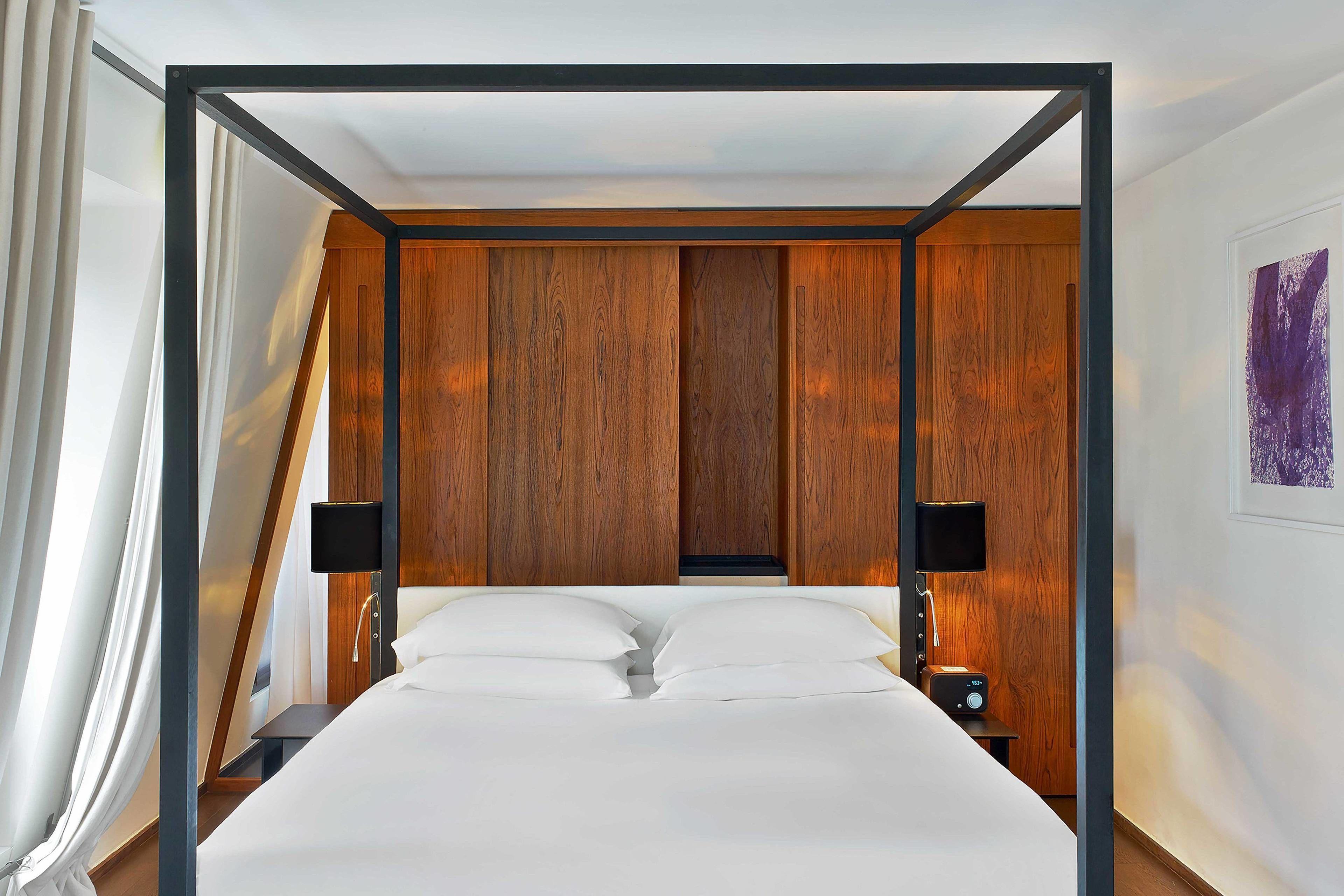 Hotel Le Metropolitan, Tour Eiffel, A Tribute Portfolio