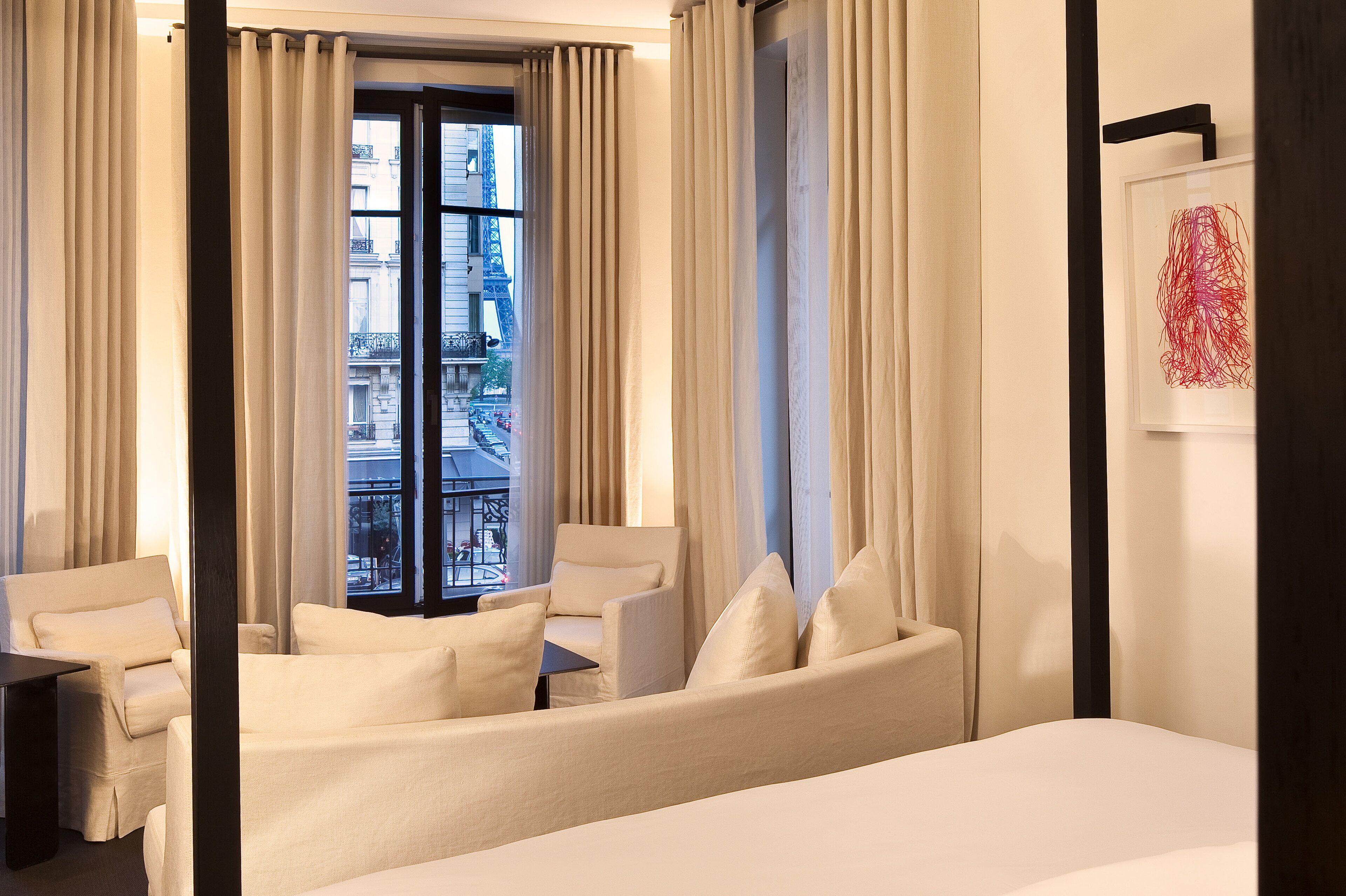 Le Metropolitan, Tour Eiffel, A Tribute Portfolio